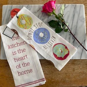 NWT 2 Kitchen Towels 100% Cotton. Machine wash. Tumble dry.